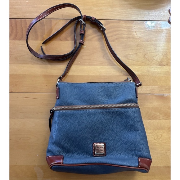 Dooney and Bourke Grey Pebble Crossbody Purse Handbag Gently Used - Picture 1 of 10